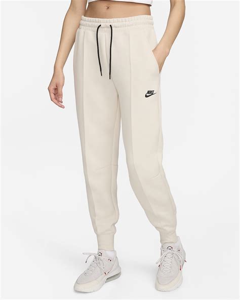 Nike Sportswear Tech Fleece Jogginghose mit mittelhohem Bund 